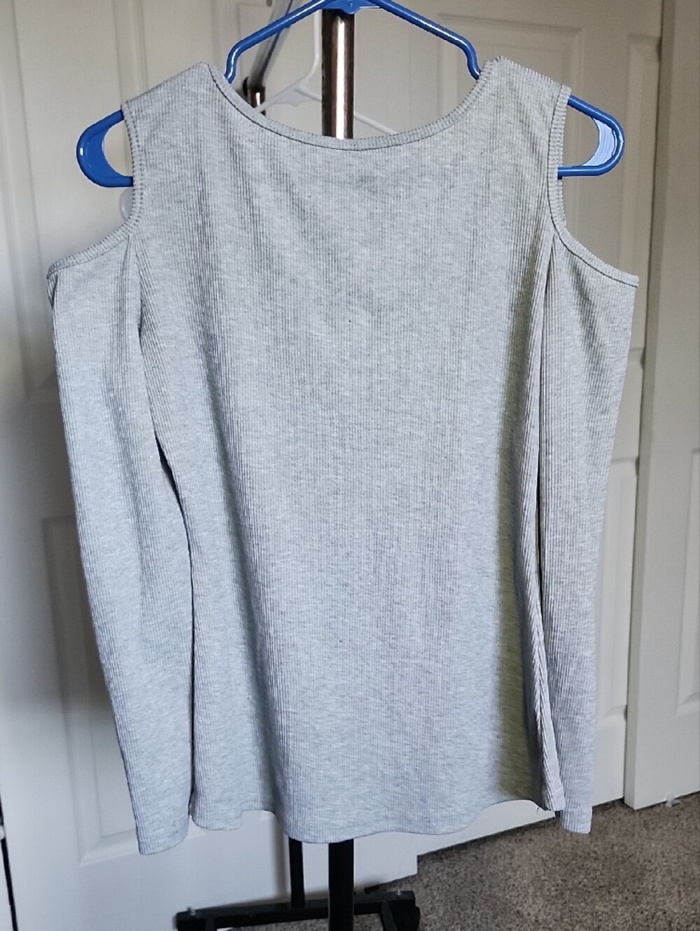 Cold-Shoulder Ribbed Long Sleeve Top with Front Zip - Gray - Picture 2 of 4